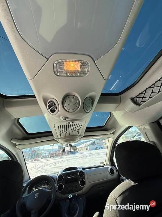 Używany Peugeot Partner Family 2011 Srebrny Minivan