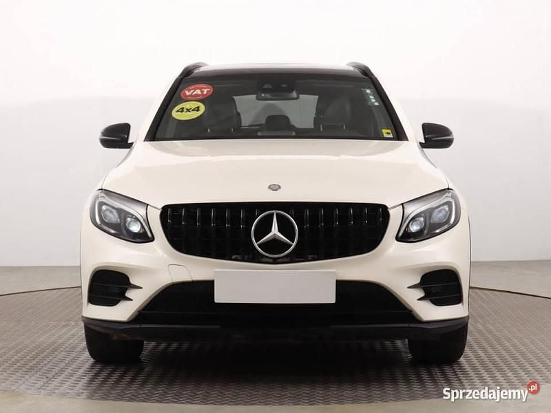 Biały Używany 2016 Mercedes GLC250 SUV | 99 999 zł - Obraz 1/4