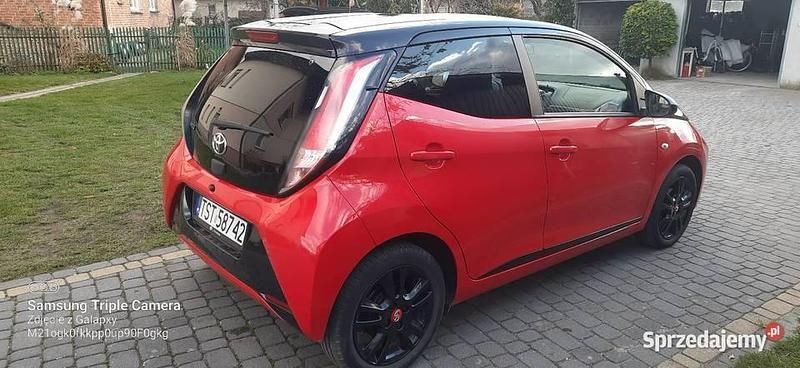 Używany Toyota Aygo X-play 2018 Czerwony Hatchback
