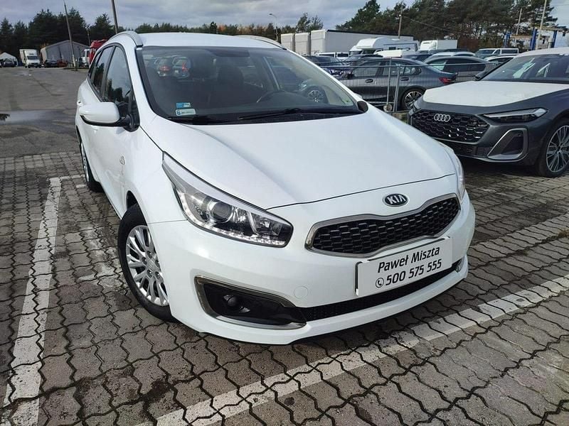 Używany Kia Ceed 99 KM (72 kW) 2018 Biały Hatchback