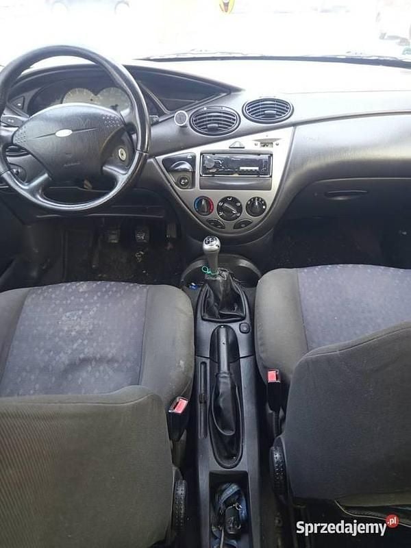 Używany Ford Focus 1999 Srebrny Kombi