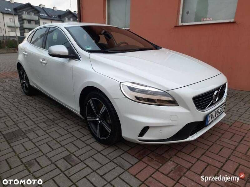 Biały Używany 2019 Volvo V40 Kombi | 29 900 zł - Obraz 1/4