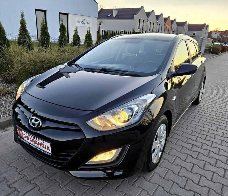 Używany Hyundai i30 135 KM (99 kW) 2014 Czarny Sedan/Limuzyna