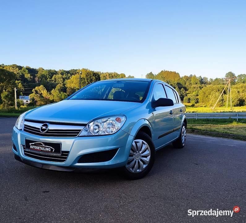 Niebieski Używany 2009 Opel Astra Hatchback | 9500 zł (Uczciwa cena) - Obraz 1/4
