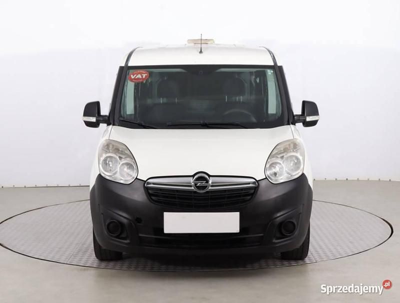 Biały Używany 2012 Opel Combo Minivan | 15 499 zł (Uczciwa cena) - Obraz 1/4