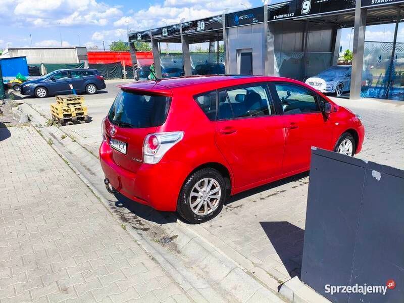 Używany Toyota Verso 2011 Czerwony Minivan