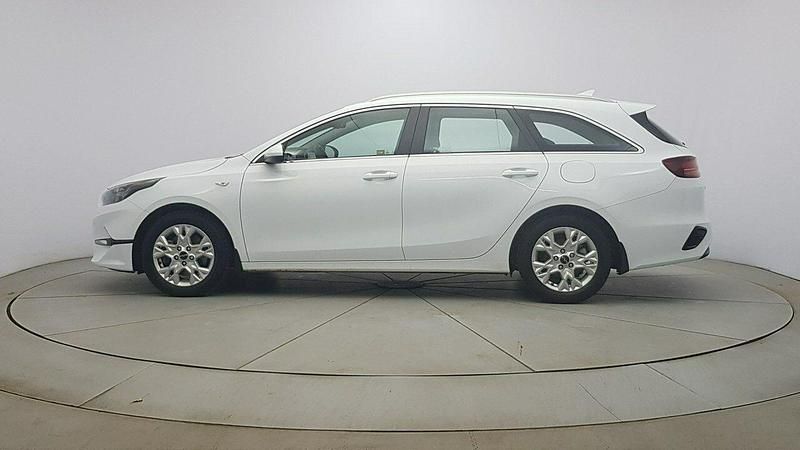 Używany Kia Ceed 160 KM (117 kW) 2022 Biały Hatchback