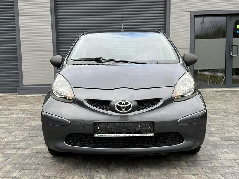 Używany Toyota Aygo 68 KM (50 kW) 2006 Grafitowy (metalik) Hatchback