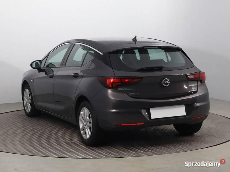Używany Opel Astra 2015 Brązowy Hatchback