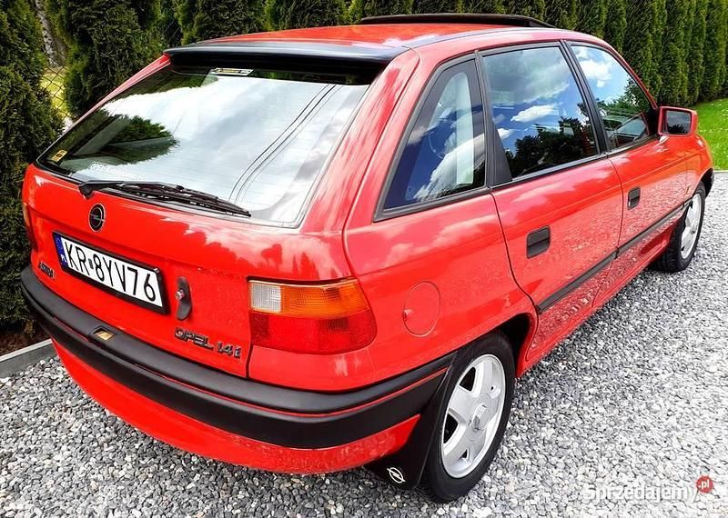 Czerwony Używany 1994 Opel Astra Hatchback | 9900 zł - Obraz 1/4