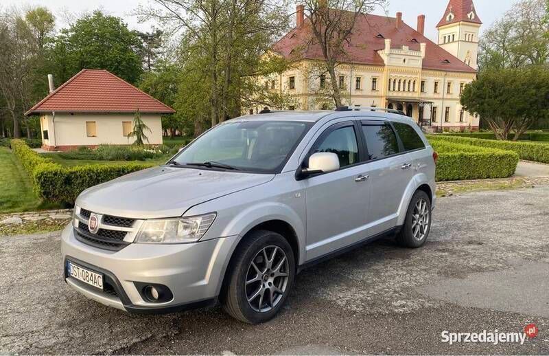 Srebrny Używany 2014 Fiat Freemont SUV | 34 500 zł (Uczciwa cena) - Obraz 1/4