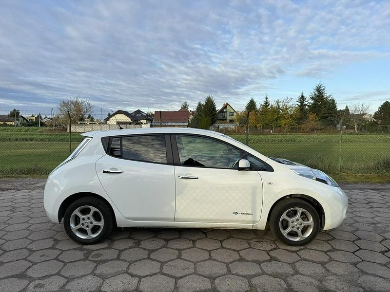 Używany Nissan Leaf 80 kW (109 KM) 2015 Biały Hatchback