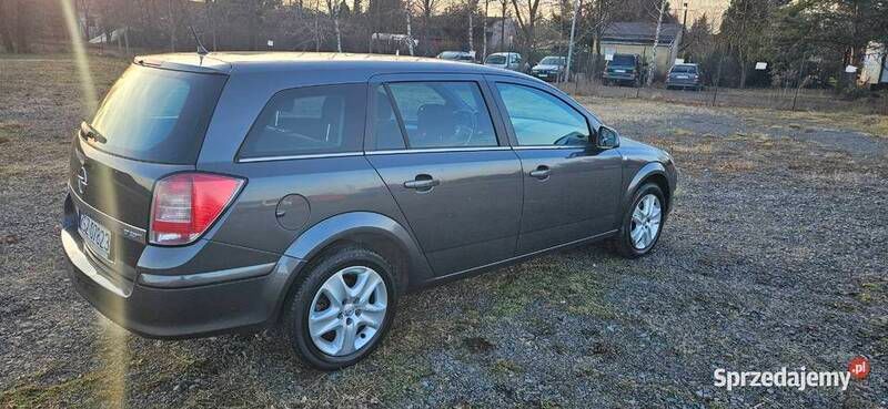 Używany 2010 Opel Astra Kombi | 10 900 zł (Drogi) - Obraz 1/4