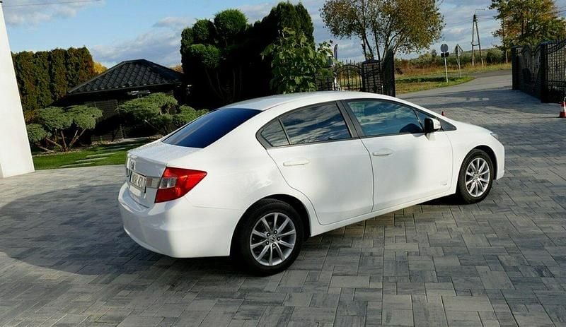 Używany Honda Civic 140 KM (102 kW) 2012 Biały Sedan/Limuzyna