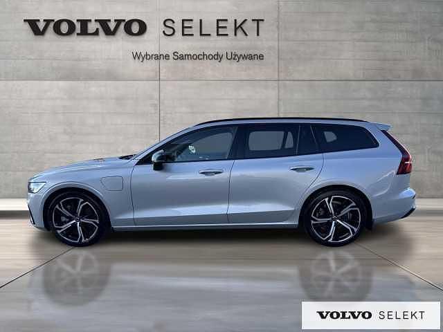 Używany Volvo V60 349 KM (256 kW) 2025 Srebrny Kombi