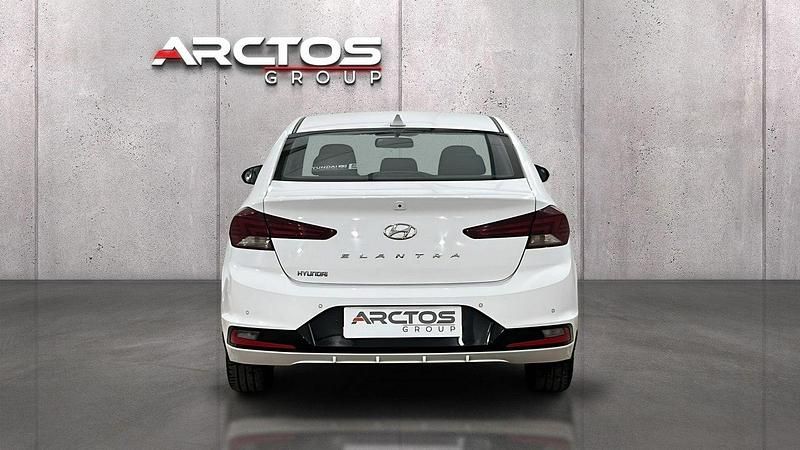 Używany Hyundai Elantra 127 KM (93 kW) 2020 Biały Sedan/Limuzyna