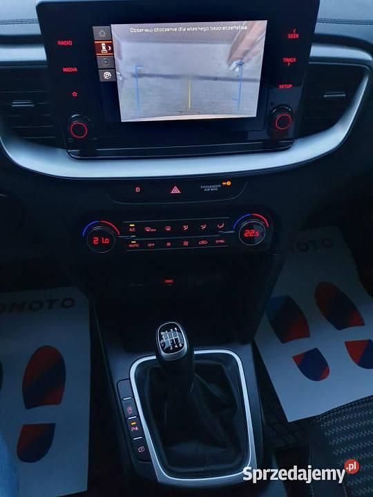 Biały Używany 2021 Kia Ceed 2 Kombi | 48 666 zł (Dobra cena) - Obraz 1/4