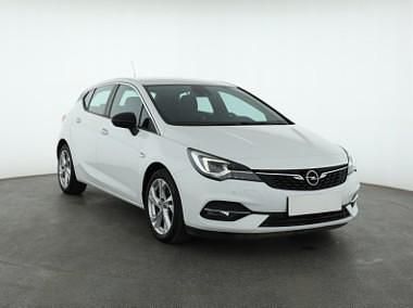 Biały Używany 2021 Opel Astra Hatchback | 57 999 zł (Dość drogi) - Obraz 1/4