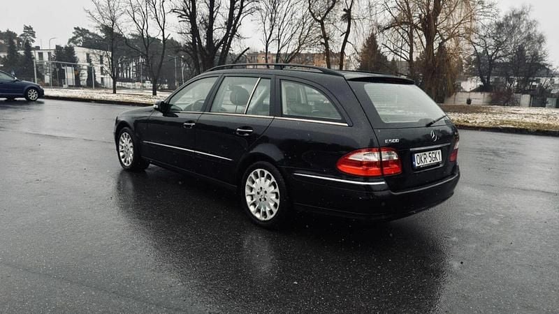 Używany Mercedes E500 Elegance 2004 Czarny Kombi
