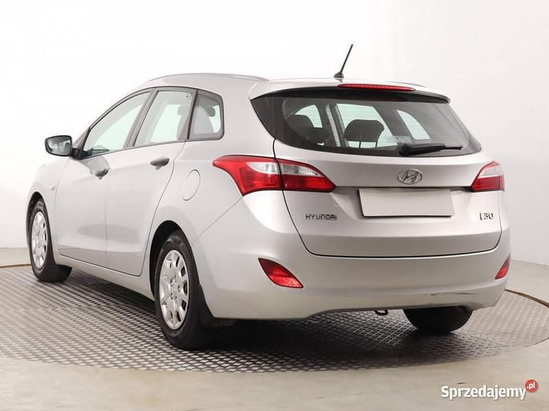Używany Hyundai i30 90 KM (66 kW) 2014 Srebrny Kombi