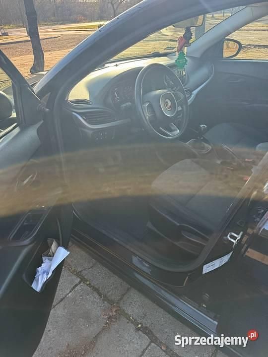 Czarny Używany 2019 Fiat Tipo Sedan/Limuzyna | 48 900 zł (Dość drogi) - Obraz 1/4