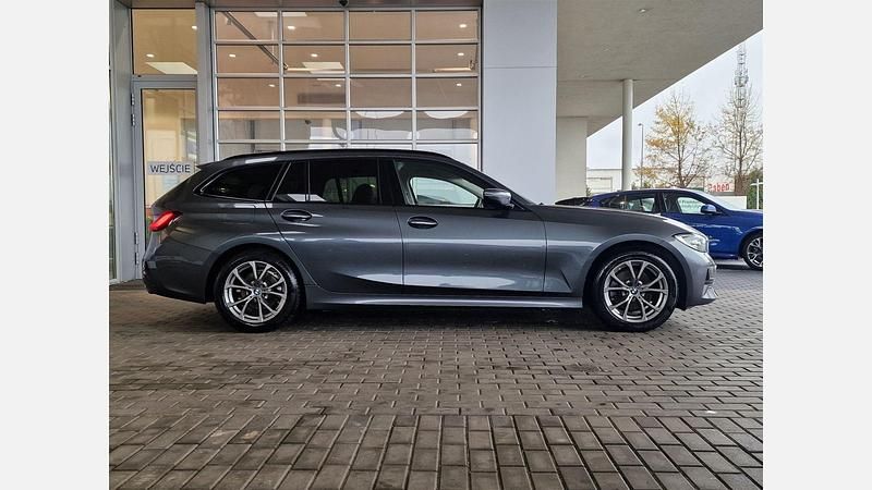 Używany BMW 320 Shadowline 184 KM (135 kW) 2022 Szary mineralny metalizowany Kombi