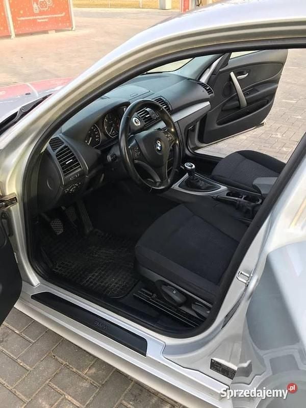 Srebrny Używany 2008 BMW 118 Hatchback | 11 500 zł (Dobra cena) - Obraz 1/4