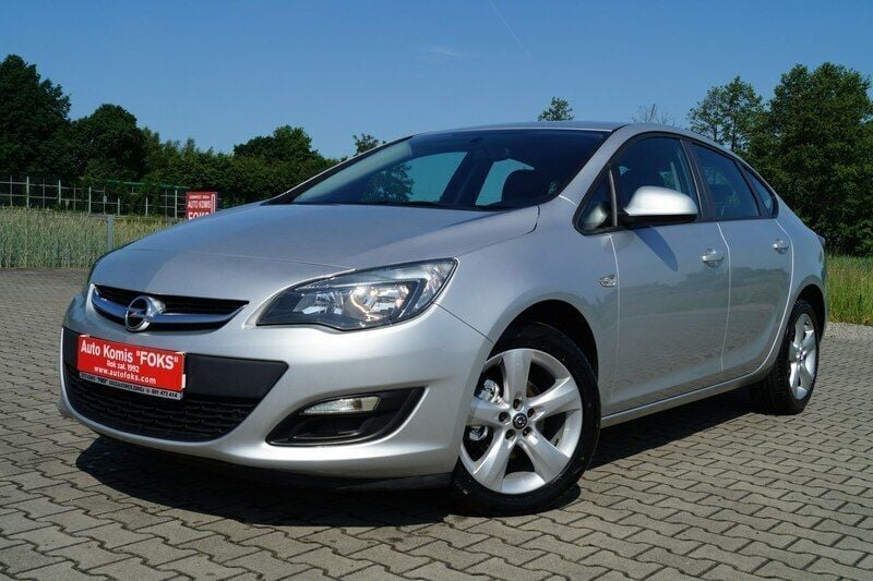 Srebrny (metalik) Używany 2013 Opel Astra Sedan/Limuzyna | 26 900 zł (Uczciwa cena) - Obraz 1/4