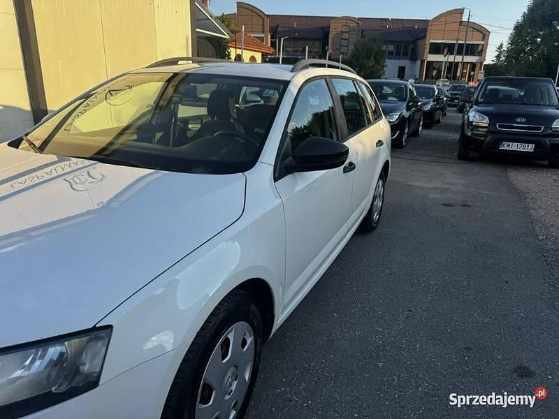 Biały Używany 2014 Skoda Octavia Kombi | 26 900 zł (Uczciwa cena) - Obraz 1/4