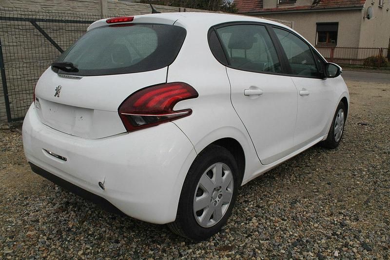 Używany Peugeot 208 75 KM (55 kW) 2017 Biały Hatchback