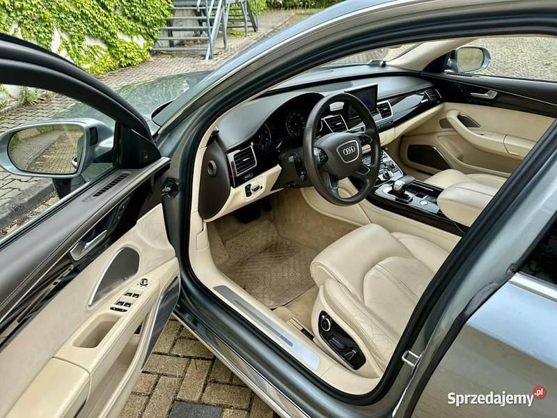 Używany Audi A8 351 KM (258 kW) 2011 Szary Sedan/Limuzyna