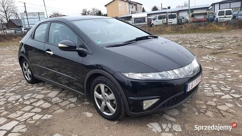 Używany Honda Civic 83 KM (61 kW) 2006 Czarny Hatchback