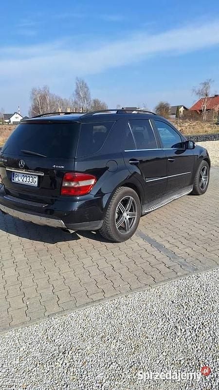 Czarny Używany 2007 Mercedes ML320 SUV | 27 000 zł - Obraz 1/4