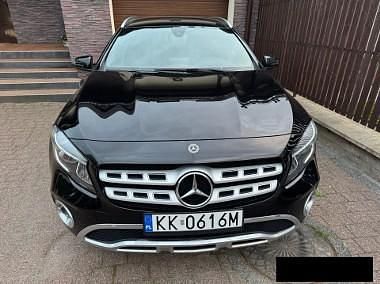 Czarny Używany 2018 Mercedes A250 SUV | 89 000 zł - Obraz 1/4