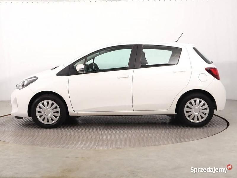 Używany Toyota Yaris 69 KM (50 kW) 2015 Biały Hatchback