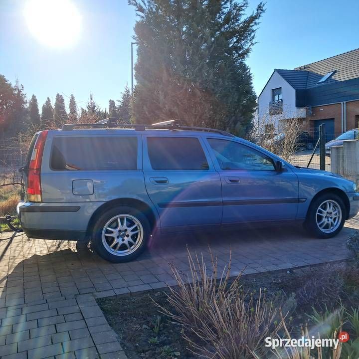 Niebieski Używany 2004 Volvo V70 Kombi | 14 000 zł - Obraz 1/4