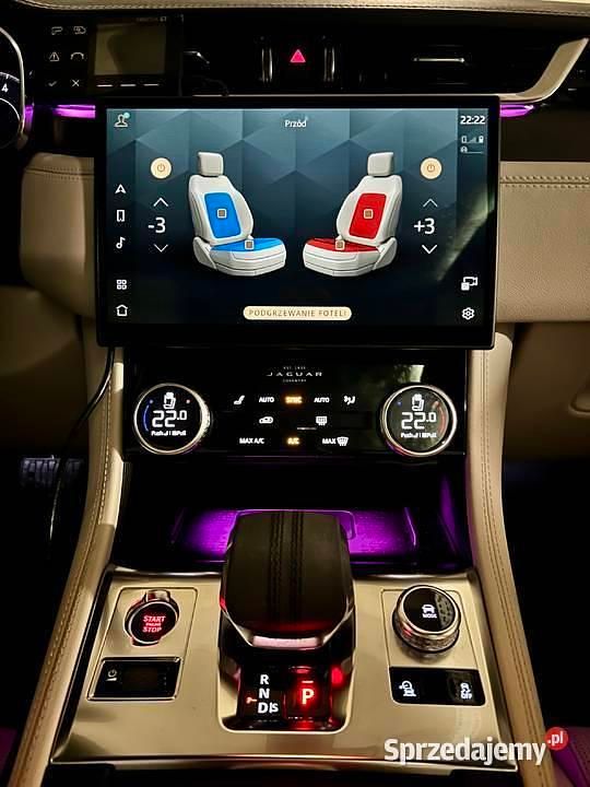 Używany Jaguar F-Pace R-Dynamic 400 KM (294 kW) 2021 Szary SUV