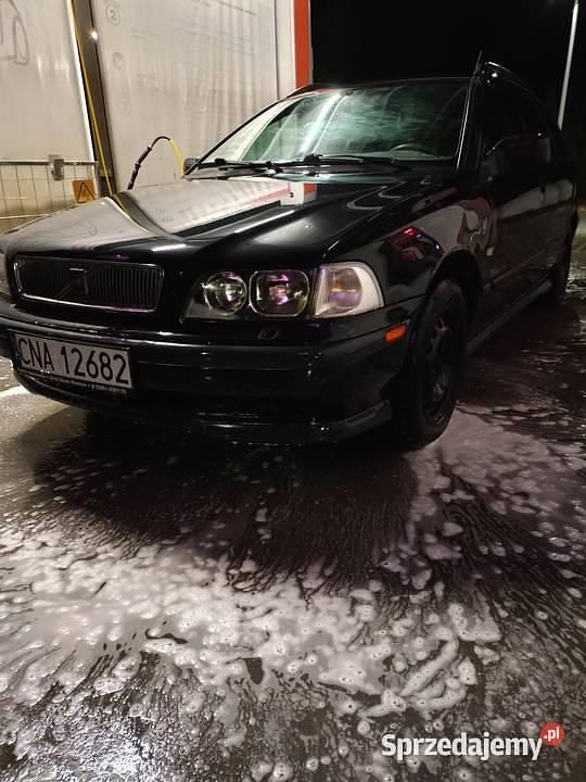 Używany Volvo V40 1998 Czarny Kombi