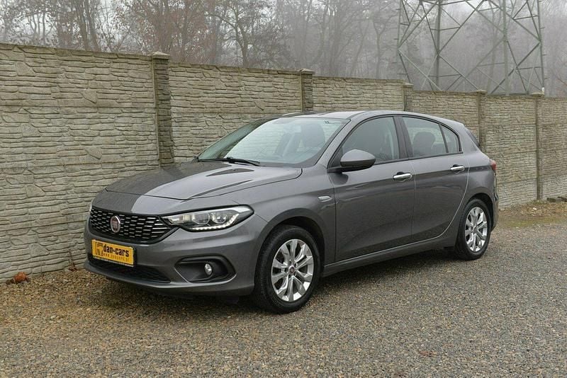 Szary Używany 2019 Fiat Tipo Hatchback | 39 800 zł (Uczciwa cena) - Obraz 1/4