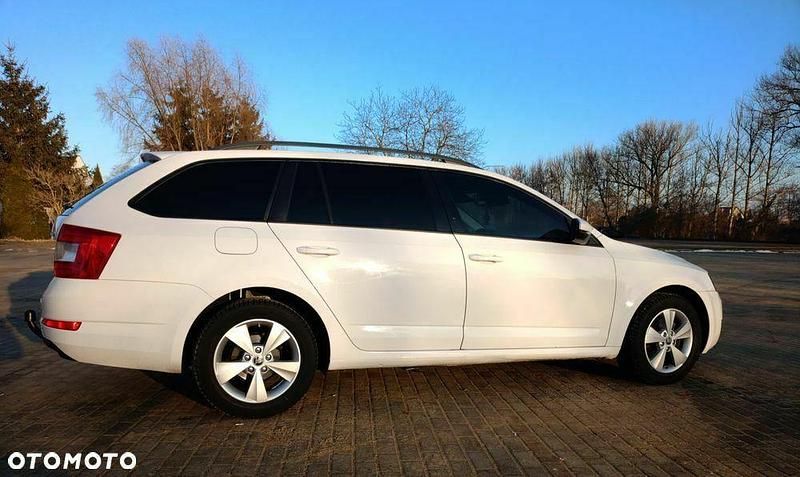 Biały Używany 2013 Skoda Octavia Kombi | 26 600 zł (Drogi) - Obraz 1/4
