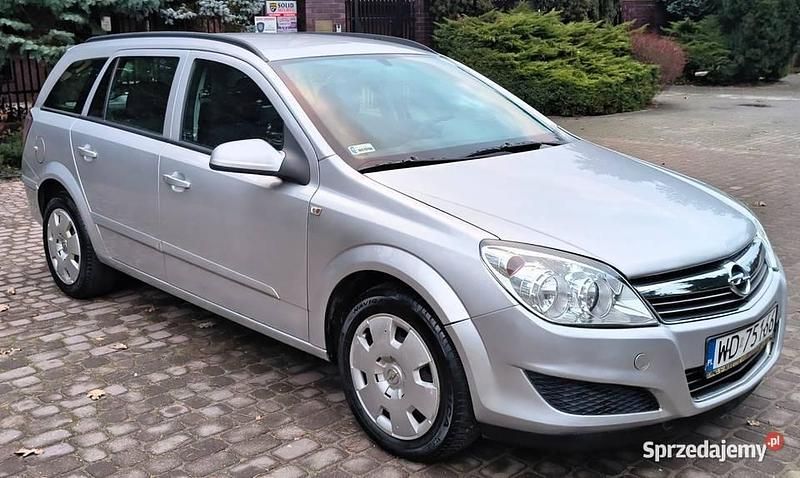 Srebrny Używany 2008 Opel Astra Kombi | 7900 zł (Uczciwa cena) - Obraz 1/4