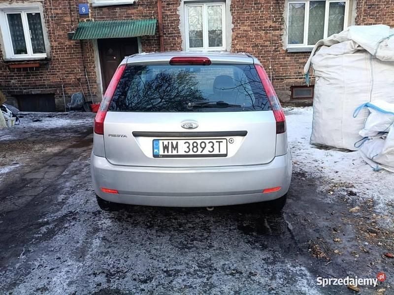 Używany Ford Fiesta 2004 Srebrny Hatchback
