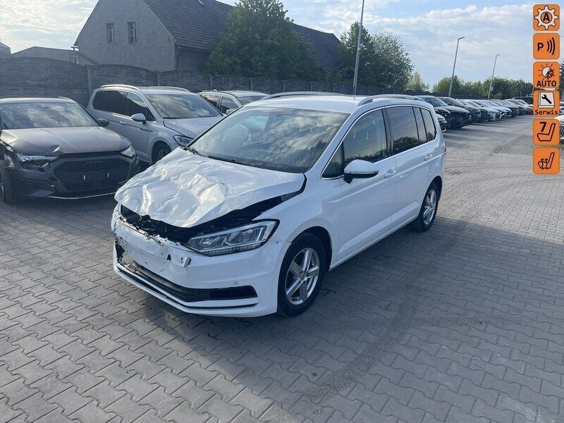 Biały (metalik) Używany 2017 VW Touran Minivan | 31 900 zł - Obraz 1/4