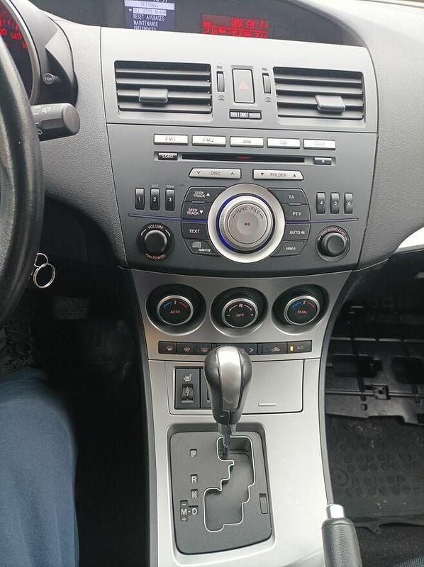 Używany Mazda 3 2011 Czerwony Hatchback