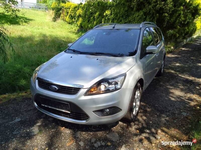 Używany Ford Focus 2010 Srebrny Kombi