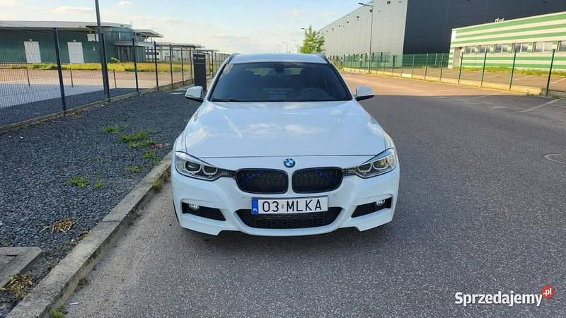 Biały Używany 2013 BMW 318 Comfort Edition Kombi | 39 900 zł - Obraz 1/4