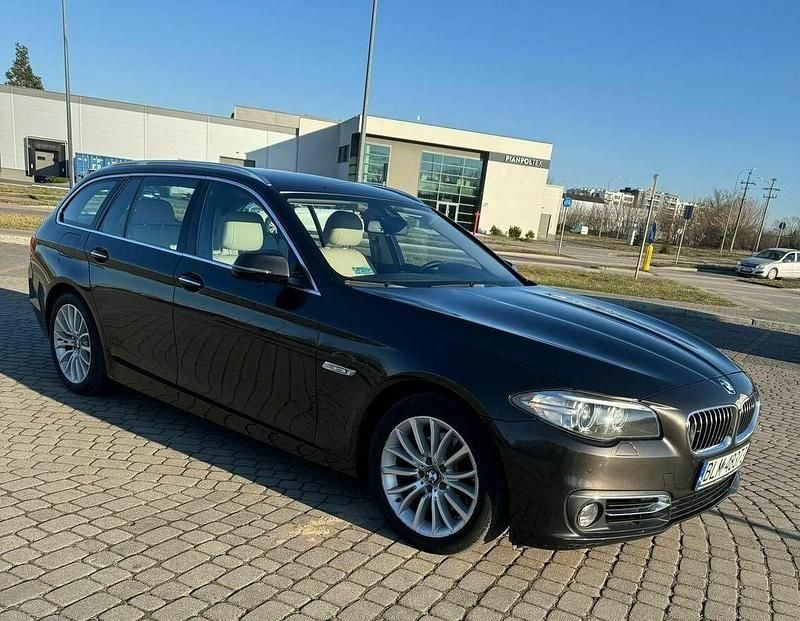 Brązowobeżowy Używany 2014 BMW 520 Luxury Line Kombi | 62 000 zł (Dobra cena) - Obraz 1/4
