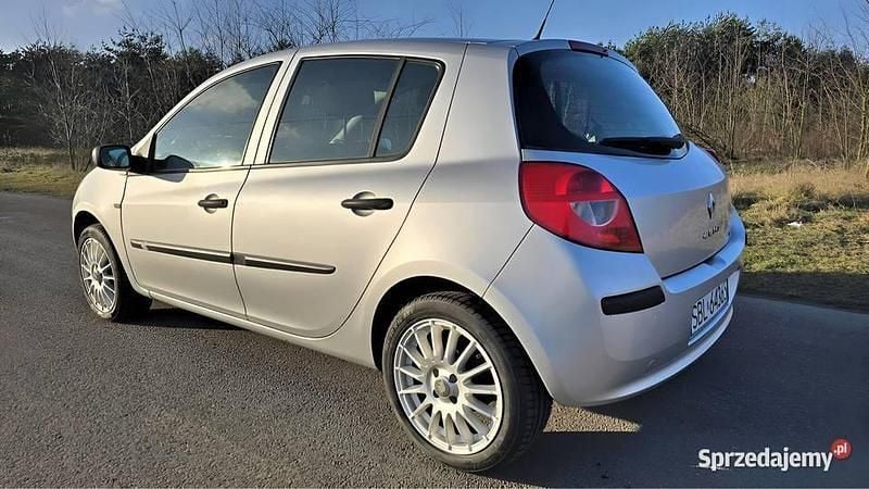 Używany Renault Clio II 2006 Srebrny Sedan/Limuzyna
