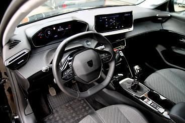 Używany Peugeot 208 Allure 100 KM (73 kW) 2024 Czarny Hatchback