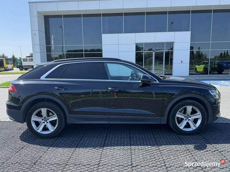 Używany Audi Q8 Ambiente 340 KM (250 kW) 2022 Czarny SUV